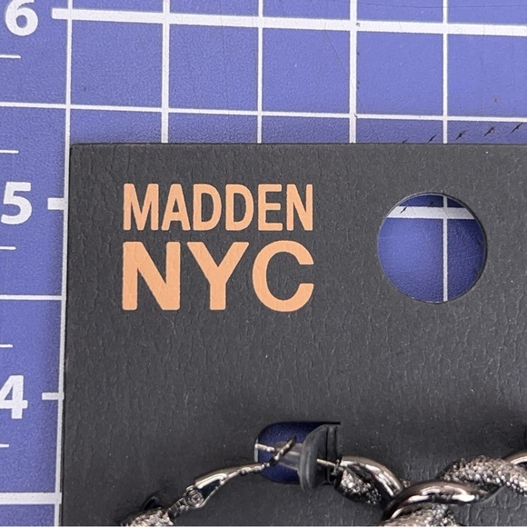 New Madden NYC Black Twist Style Hoop Earrings Post Back Hypoallergenic  Goth - Picture 7 of 9